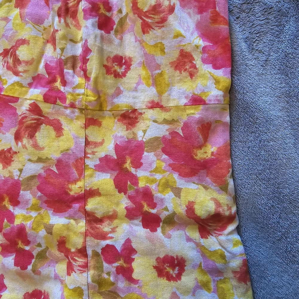 Fitted Linen-Blend Crop Top - Picture 5 of 7